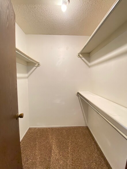 Building Photo - 9630 Hefner Village Blvd