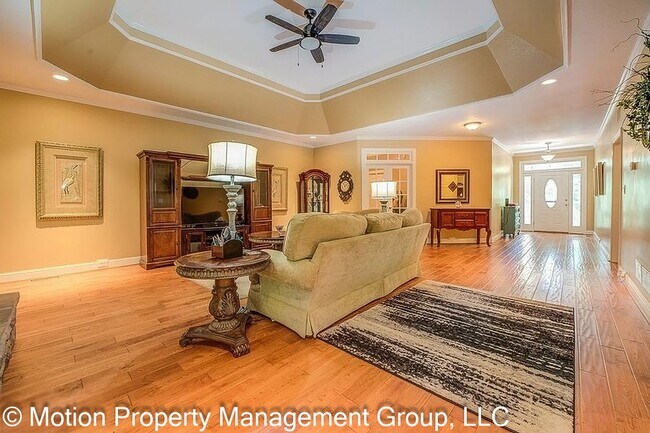 Building Photo - 682 E Mourning Dove Ct