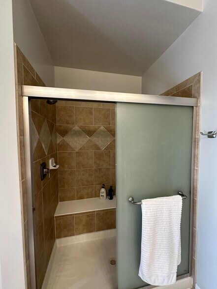 Building Photo - 7820 Inverness Blvd