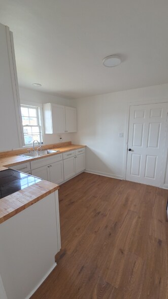 Building Photo - 1100 E Canal St