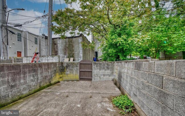 Building Photo - 204 N Port St