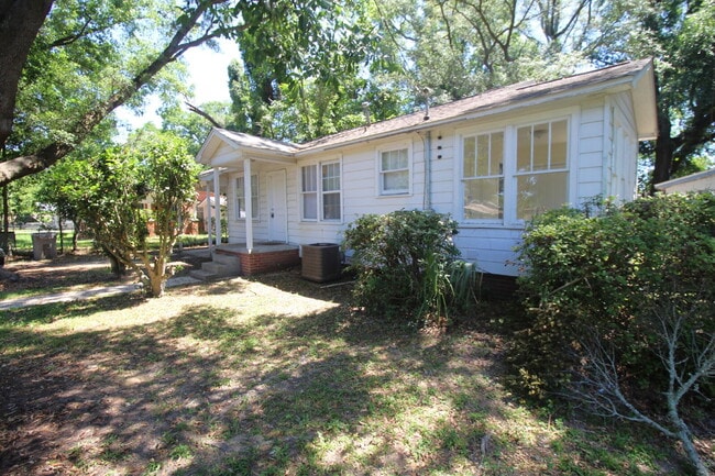 Building Photo - 2BR Cottage Home with LVP Flooring Throughout, Bonus Sunroom, Covered Parking & Low-Maintenance L...