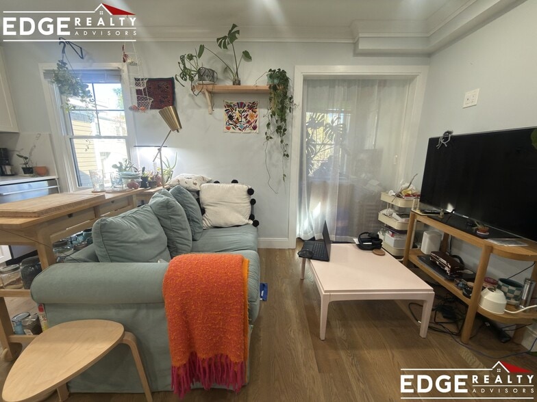 Building Photo - 14 Lopez Ave