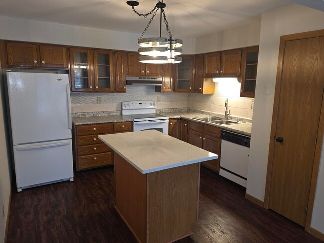 Building Photo - 10268 Parkedge Cir