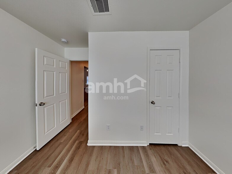 Building Photo - 6823 Manor Terrace Ln