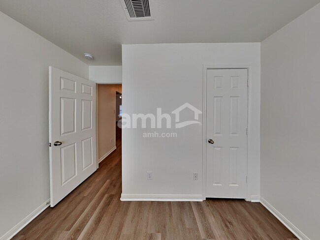 Building Photo - 6823 Manor Terrace Ln