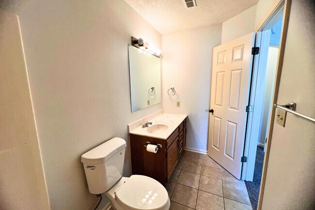 Building Photo - 2509 Hollyhock Dr