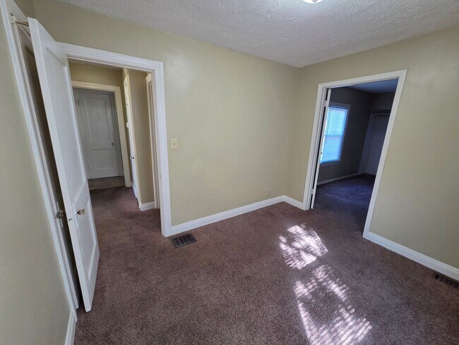 Building Photo - 1091 Bicknell Ave