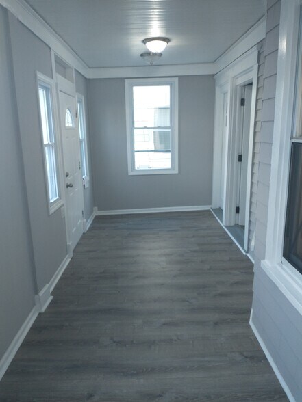 common entrance to apts - 128 Berwick St