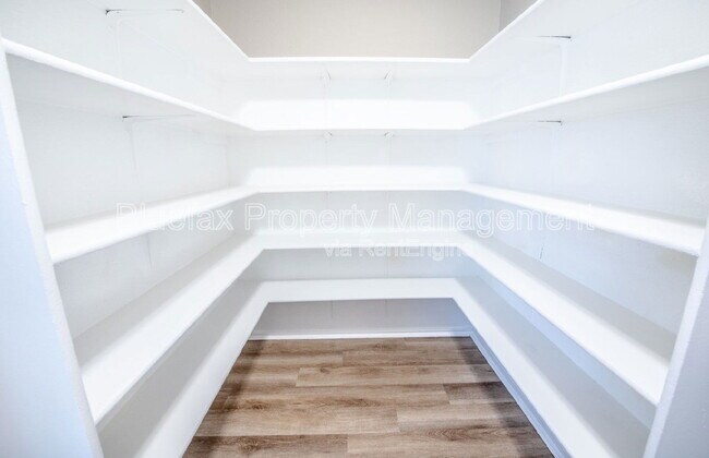 Building Photo - 225 Samantha Dr