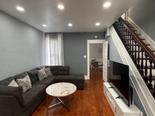 Building Photo - 1217 W Allen St