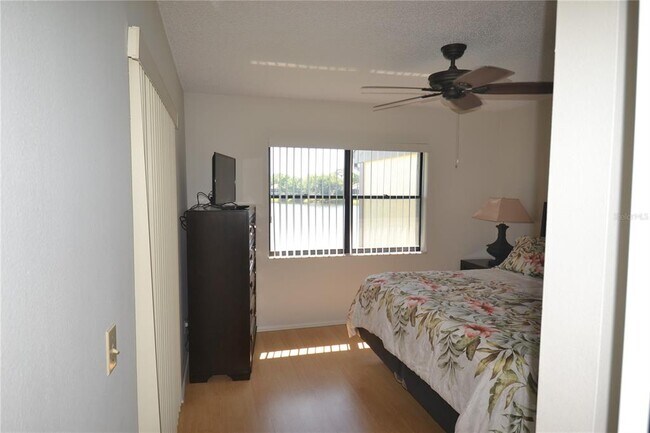 Building Photo - 336 Woodlake Wynde