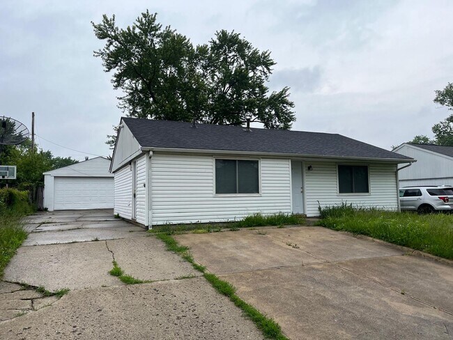 Building Photo - 2656 Sherborne Crescent