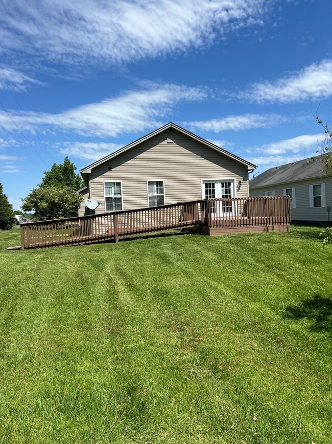 Building Photo - 100 Yorkshire Dr