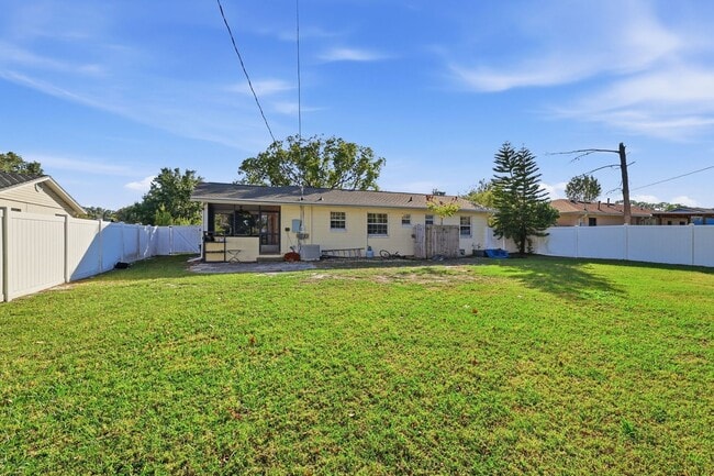 Building Photo - 2901 Eastland Rd