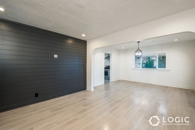 Building Photo - Gorgeous Home in Sugar House!!