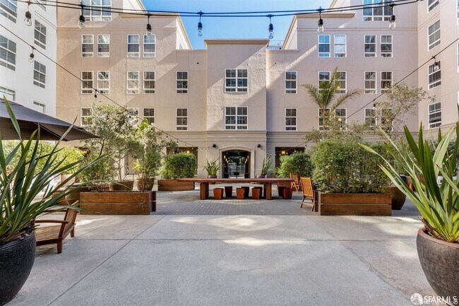 Building Photo - 821 Folsom St