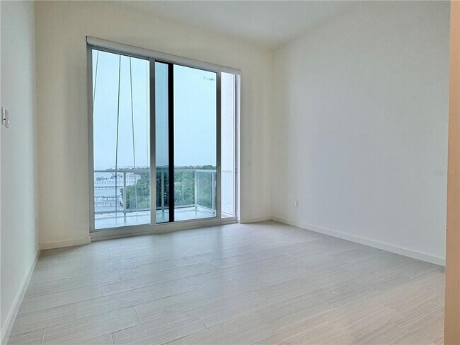 Building Photo - 920 N Osceola Ave