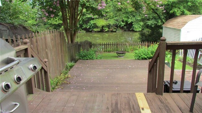 Building Photo - 350 San Roman Dr