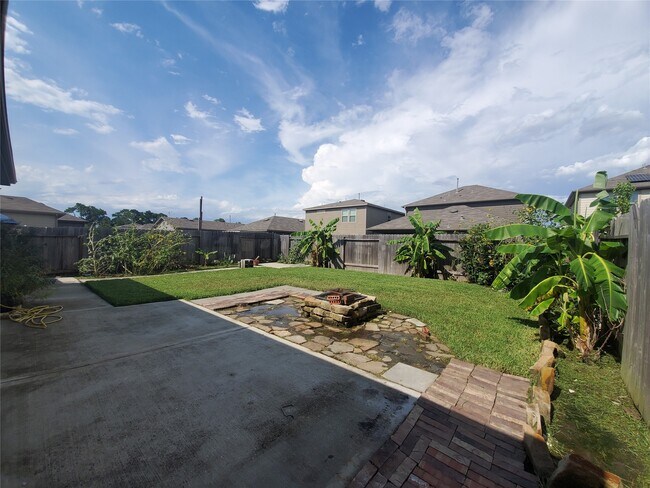 Building Photo - 14614 Sierra Garden Dr