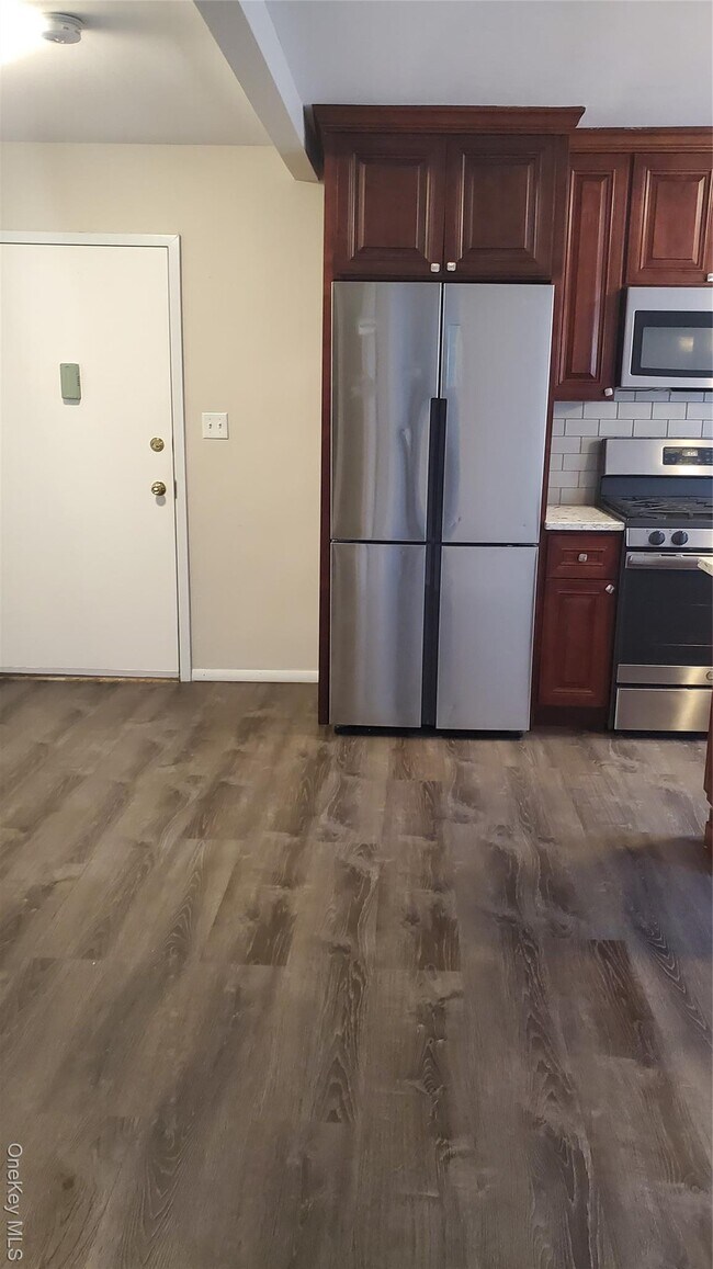 Building Photo - 460 Old Town Rd