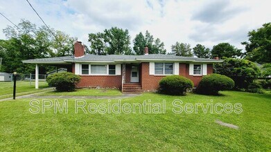 Building Photo - 2512 Castle Hayne Rd