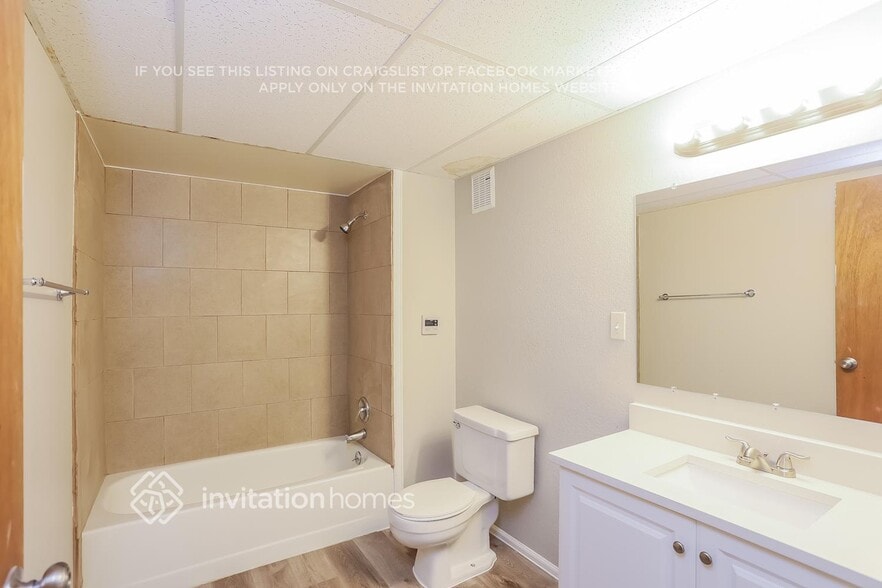 Building Photo - 16803 E Nassau Dr