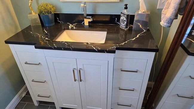 Building Photo - 533 Prospect St