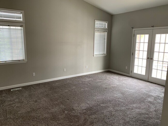 Building Photo - Beautiful  3-bedroom, 2-bath single-level home