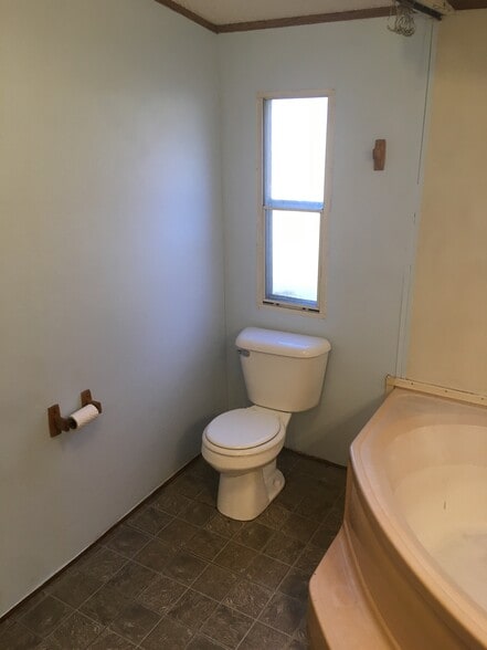 Building Photo - 815 Clutts Rd