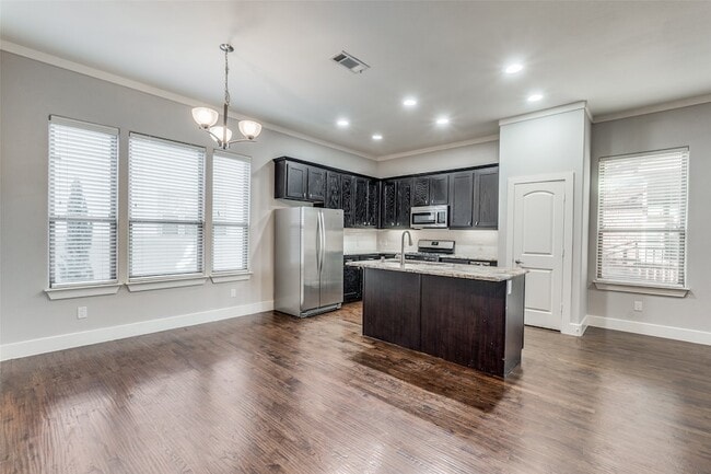 Building Photo - 4323 Dickason Ave