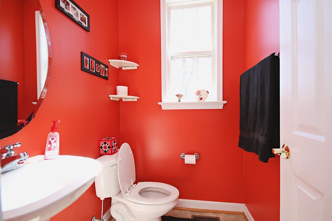 Building Photo - Cat-Friendly Rio Square Townhome