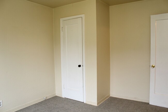 Building Photo - 8723 SE Taylor St