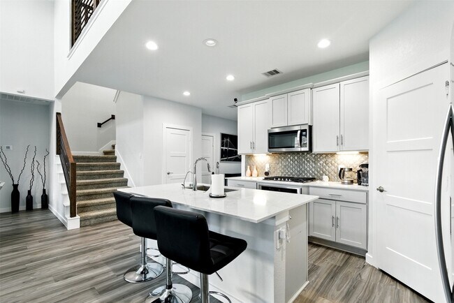 Building Photo - 14245 Lake Lodge Dr