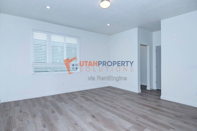 Building Photo - 1046 W 430 S