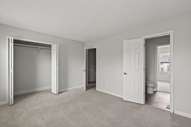 Building Photo - 2 bed 1.5 Bath Townhome in Indian Lakes