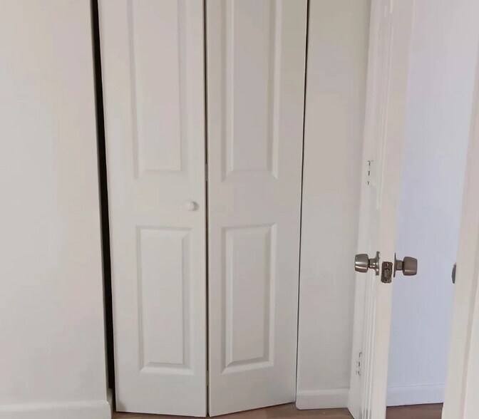 Building Photo - 3676 Euclid Ave