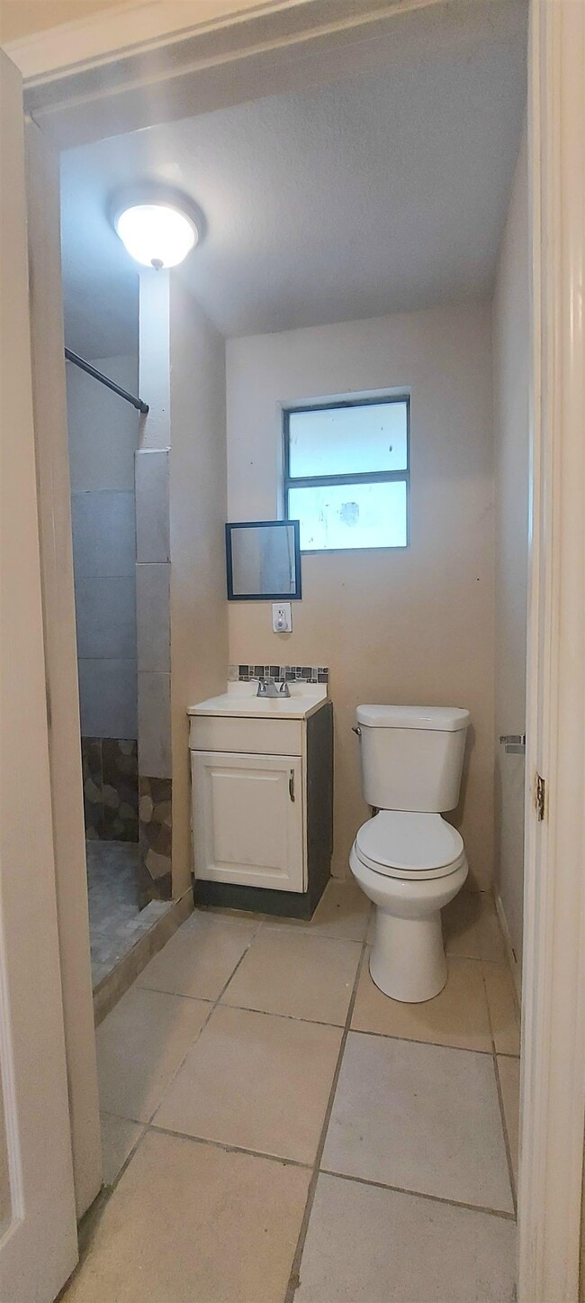 Building Photo - 207 Arco Iris Road