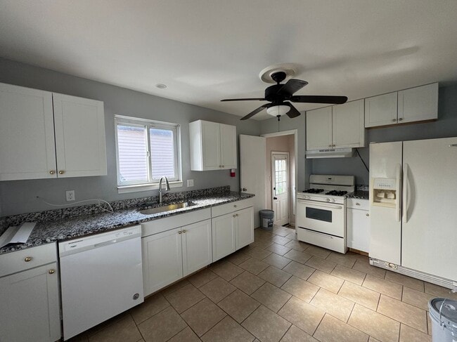 Building Photo - 19543 E 14 Mile Rd