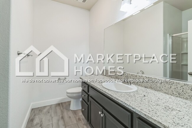 Building Photo - 2426 Valdes Dr