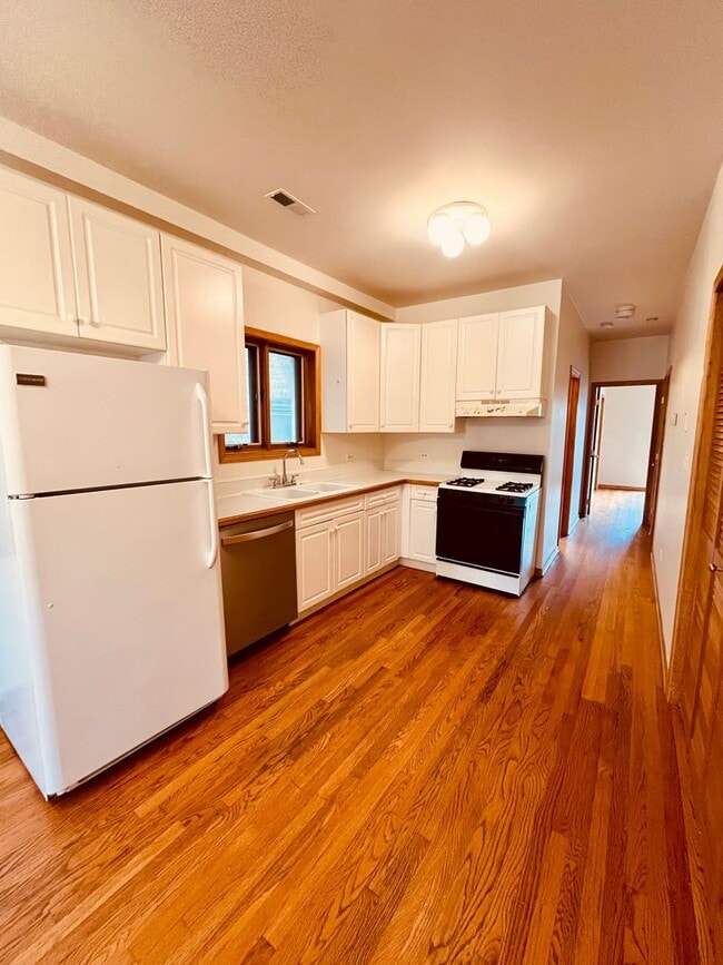 Building Photo - Kennelly Properties - 1336
