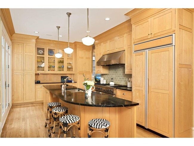 Building Photo - 1776 Knox Ave S