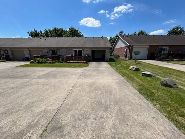 Building Photo - Ranch Condo with 2 Bedrooms, 1 Bath, and 1-Car Attached Garage in Troy, Ohio - Coming in June!