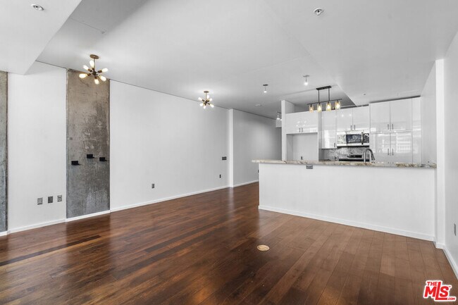 Building Photo - 1155 S Grand Ave