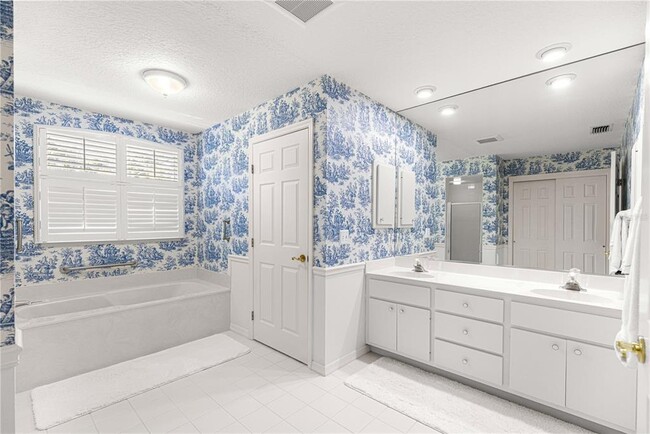 Building Photo - 8934 SW 8th St