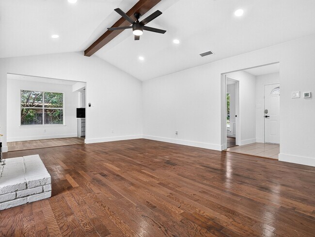 Building Photo - 1109 Wood Creek Cir