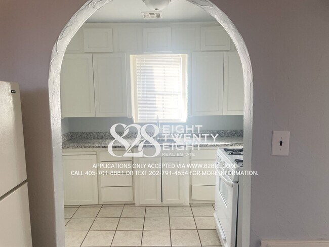 Building Photo - Historic 2nd Level Apartment Minutes from the Plaza District in OKC!