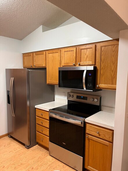 Building Photo - 9427 Prairieview Trail N