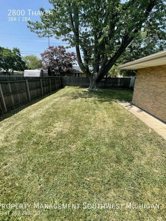 Building Photo - 2800 Thayer-