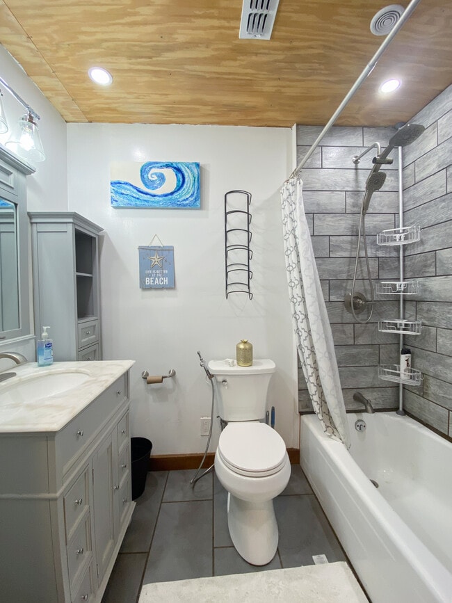 Building Photo - 105 21st Ave